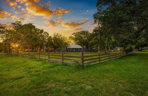 17321 Simmons Rd, Lutz, FL 33548