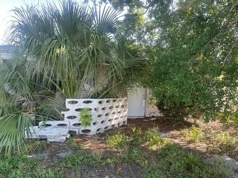 547 75th Ave N, Saint Petersburg, FL 33702
