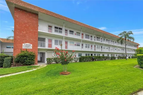 5729 13th Ave N #102D, Saint Petersburg, FL 33710