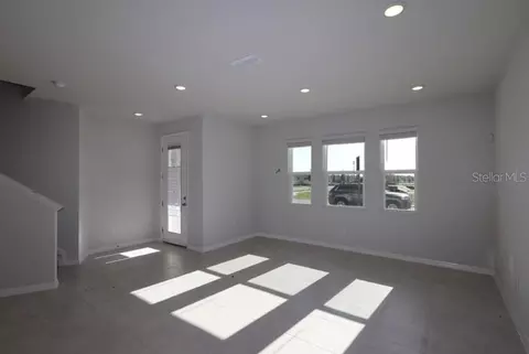 Living - Undisclosed, Saint Cloud, FL 34772 photo 2 of 3