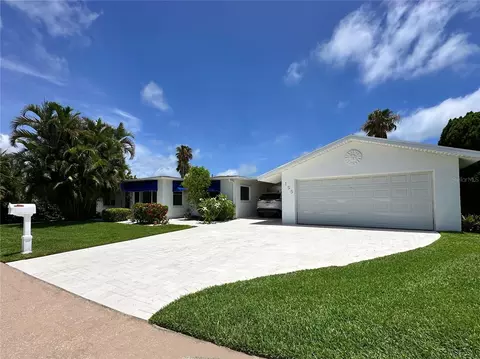 155 112th Ave #A, Treasure Island, FL 33706