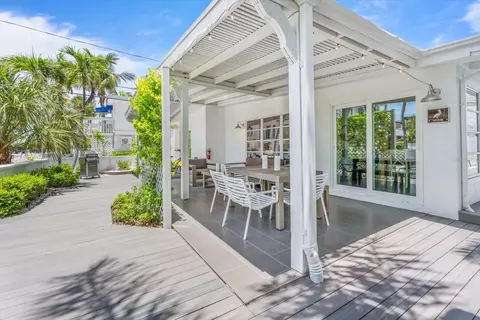 109 14th Ave, Saint Pete Beach, FL 33706