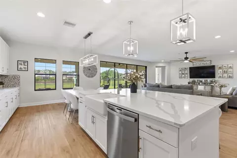 Kitchen - 12962 Steed Trace Loop, Lithia, FL 33547 photo 3 of 7