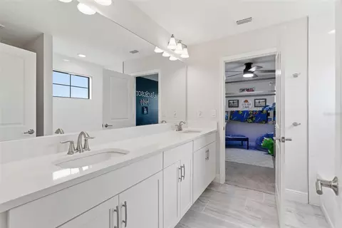 Bath - 12962 Steed Trace Loop, Lithia, FL 33547 photo 5 of 7