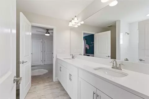 Bath - 12962 Steed Trace Loop, Lithia, FL 33547 photo 6 of 7