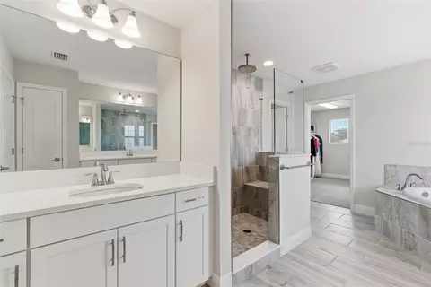 Bath - 12962 Steed Trace Loop, Lithia, FL 33547 photo 2 of 7