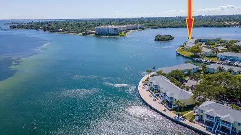5282 Beach #D, Saint Petersburg, FL 33705