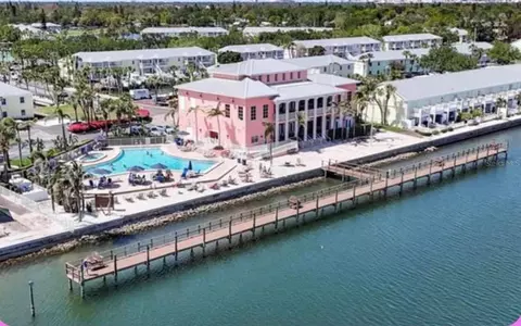 5282 Beach #D, Saint Petersburg, FL 33705