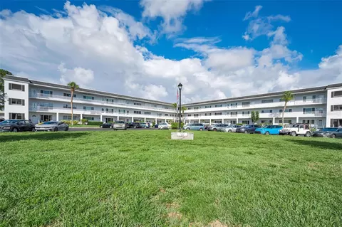 2001 World Parkway Blvd #39, Clearwater, FL 33763