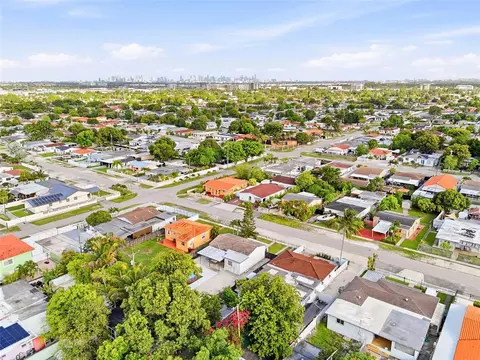 View/Area - 465 E 38th St, Hialeah, FL 33013 photo 7 of 11