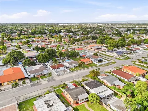 View/Area - 465 E 38th St, Hialeah, FL 33013 photo 5 of 11