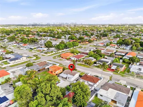 View/Area - 465 E 38th St, Hialeah, FL 33013 photo 6 of 11