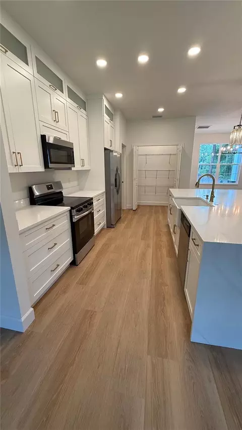 Kitchen - 35031 Primrose Ln, Webster, FL 33597 photo 1 of 1