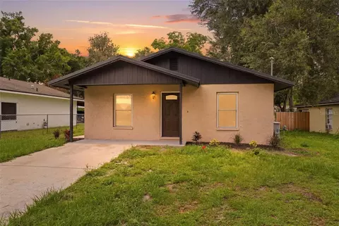 1807 N Barnes St, Plant City, FL 33563