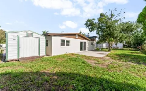 Exterior - 6221 Florida Cir E, Apollo Beach, FL 33572 photo 2 of 3