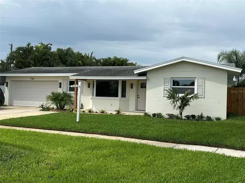 1563 Eden Isle Blvd NE, Saint Petersburg, FL 33704