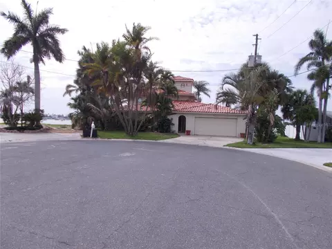 12570 4th St E, Treasure Island, FL 33706
