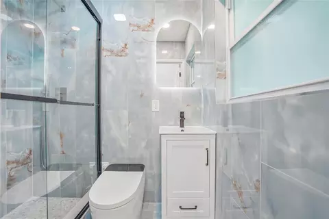 Bath - 529 Firefly Ln, Apollo Beach, FL 33572 photo 1 of 5