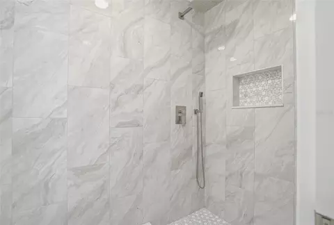 Bath - 529 Firefly Ln, Apollo Beach, FL 33572 photo 4 of 5