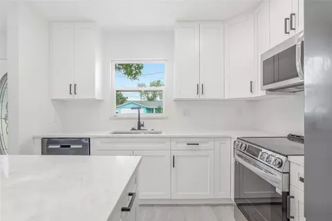 Kitchen - 529 Firefly Ln, Apollo Beach, FL 33572 photo 5 of 5