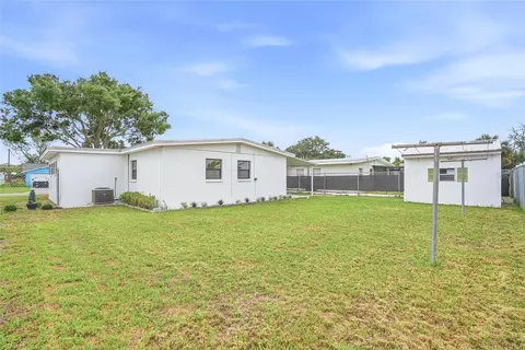 Exterior - 529 Firefly Ln, Apollo Beach, FL 33572 photo 3 of 7