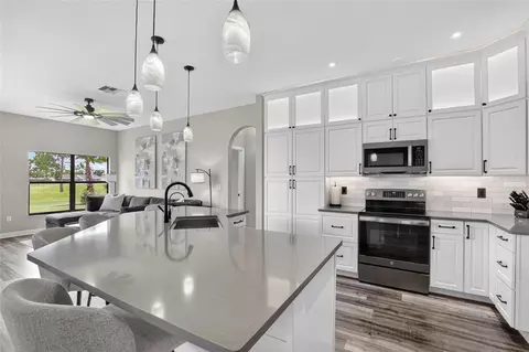 Kitchen - 11203 Longbrooke Dr, Riverview, FL 33579 photo 4 of 5