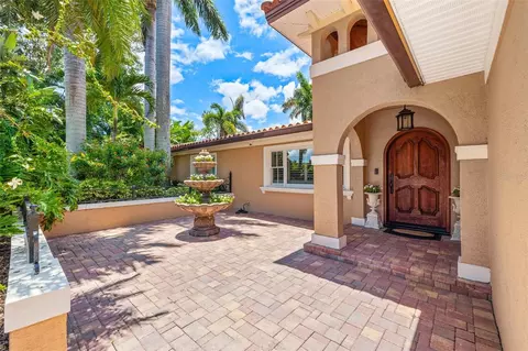 1124 Seville Ln NE, Saint Petersburg, FL 33704