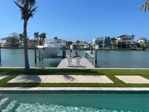 11180 9th St E, Treasure Island, FL 33706