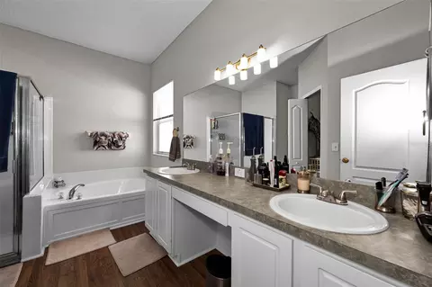 Bath - 1821 Alvara Pl, Trinity, FL 34655 photo 2 of 3