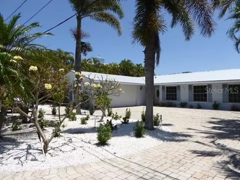12055 4th St E, Treasure Island, FL 33706