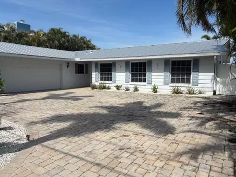 12055 4th St E, Treasure Island, FL 33706
