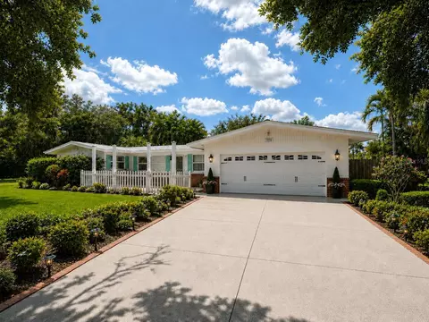 1703 Center Rd, Terra Ceia, FL 34250