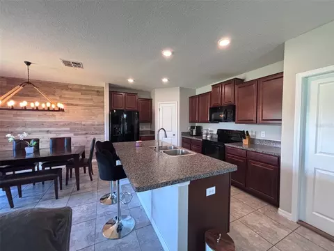 Kitchen - 405 Serenity Mill Loop, Ruskin, FL 33570 photo 3 of 4