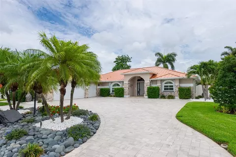 7759 Carver Ct, Seminole, FL 33772