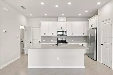 Kitchen - 5596 Coopers Hawk Ct, Saint Cloud, FL 34772 photo 2 of 7