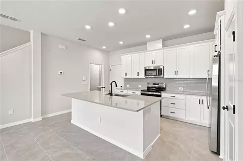 Kitchen - 5596 Coopers Hawk Ct, Saint Cloud, FL 34772 photo 3 of 7