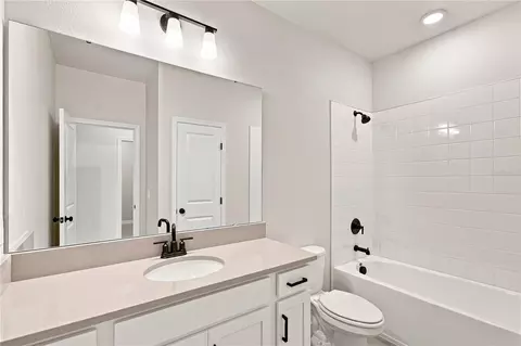 Bath - 5596 Coopers Hawk Ct, Saint Cloud, FL 34772 photo 6 of 6