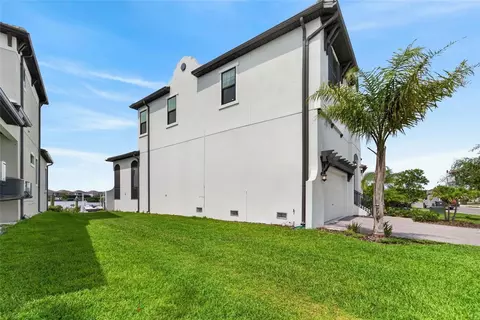 Exterior - 1108 Seagrape Dr, Ruskin, FL 33570 photo 9 of 22