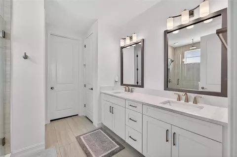 Bath - 1108 Seagrape Dr, Ruskin, FL 33570 photo 2 of 6