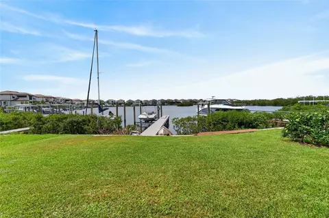 Exterior - 1108 Seagrape Dr, Ruskin, FL 33570 photo 15 of 22