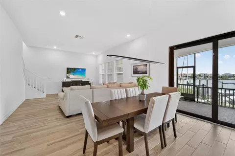 Dining - 1108 Seagrape Dr, Ruskin, FL 33570 photo 2 of 4