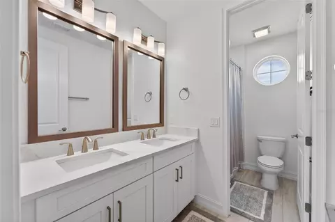 Bath - 1108 Seagrape Dr, Ruskin, FL 33570 photo 5 of 6