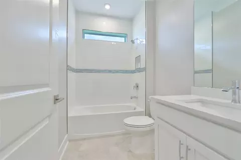 Bath - 12342 54th St E, Parrish, FL 34219 photo 4 of 6