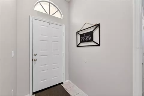 Entry Way - 418 Henderson Ave, Seffner, FL 33584 photo 2 of 9