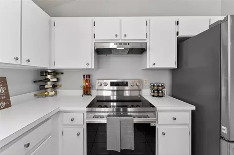 Kitchen - 418 Henderson Ave, Seffner, FL 33584 photo 4 of 6