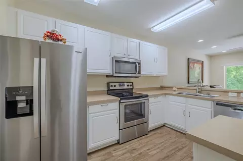 Kitchen - 15911 Fishhawk View Dr, Lithia, FL 33547 photo 2 of 2
