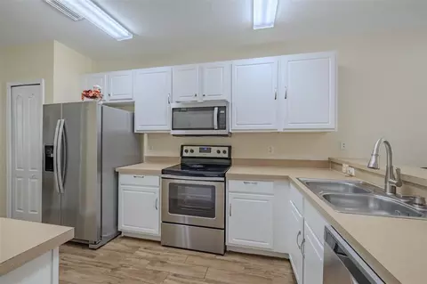 Kitchen - 15911 Fishhawk View Dr, Lithia, FL 33547 photo 1 of 2