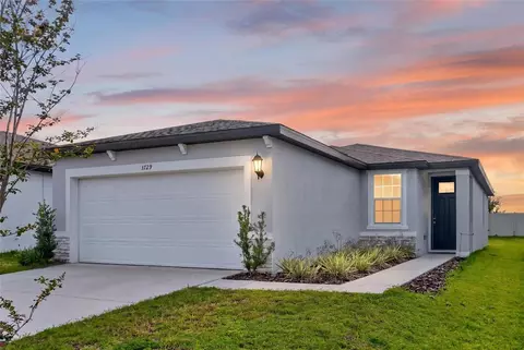 3729 Radiant Mountain Dr, Plant City, FL 33565