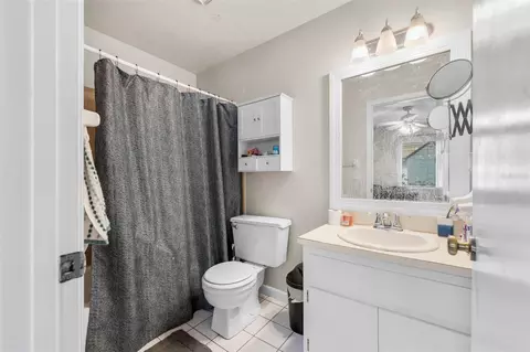 Bath - 2635 SW 35th Pl #307, Gainesville, FL 32608 photo 1 of 2