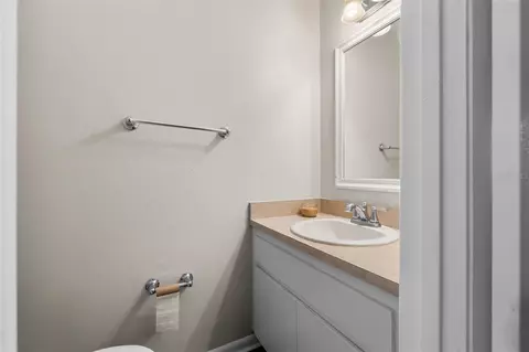 Bath - 2635 SW 35th Pl #307, Gainesville, FL 32608 photo 2 of 2
